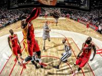 开云体育登录-湖人对阵新疆队，哈利伯顿存在感拉满