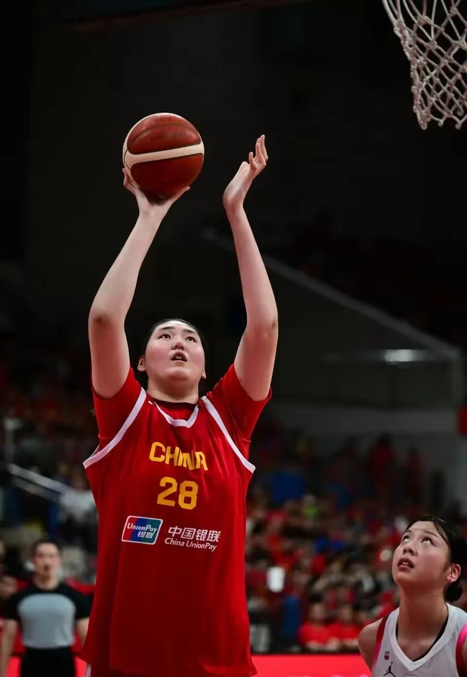 篮球联赛赛场上的明星球员大放异彩 篮球联赛赛场上的明星球员大放异彩