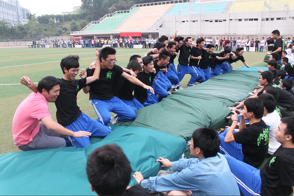 运动项目中蓝色队技压群雄，夺得第一的简单介绍