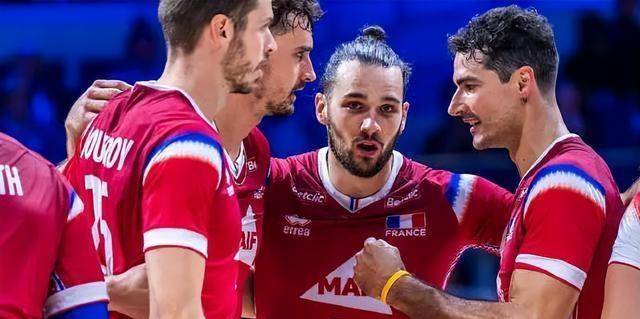 包含丹麦对垒芬兰，激战争夺四分之一决赛席位的词条