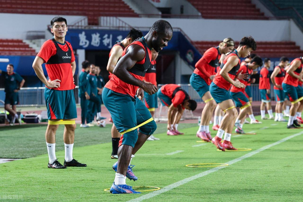 关于河南队球员在比赛中表现出色，取得惊人胜利的信息