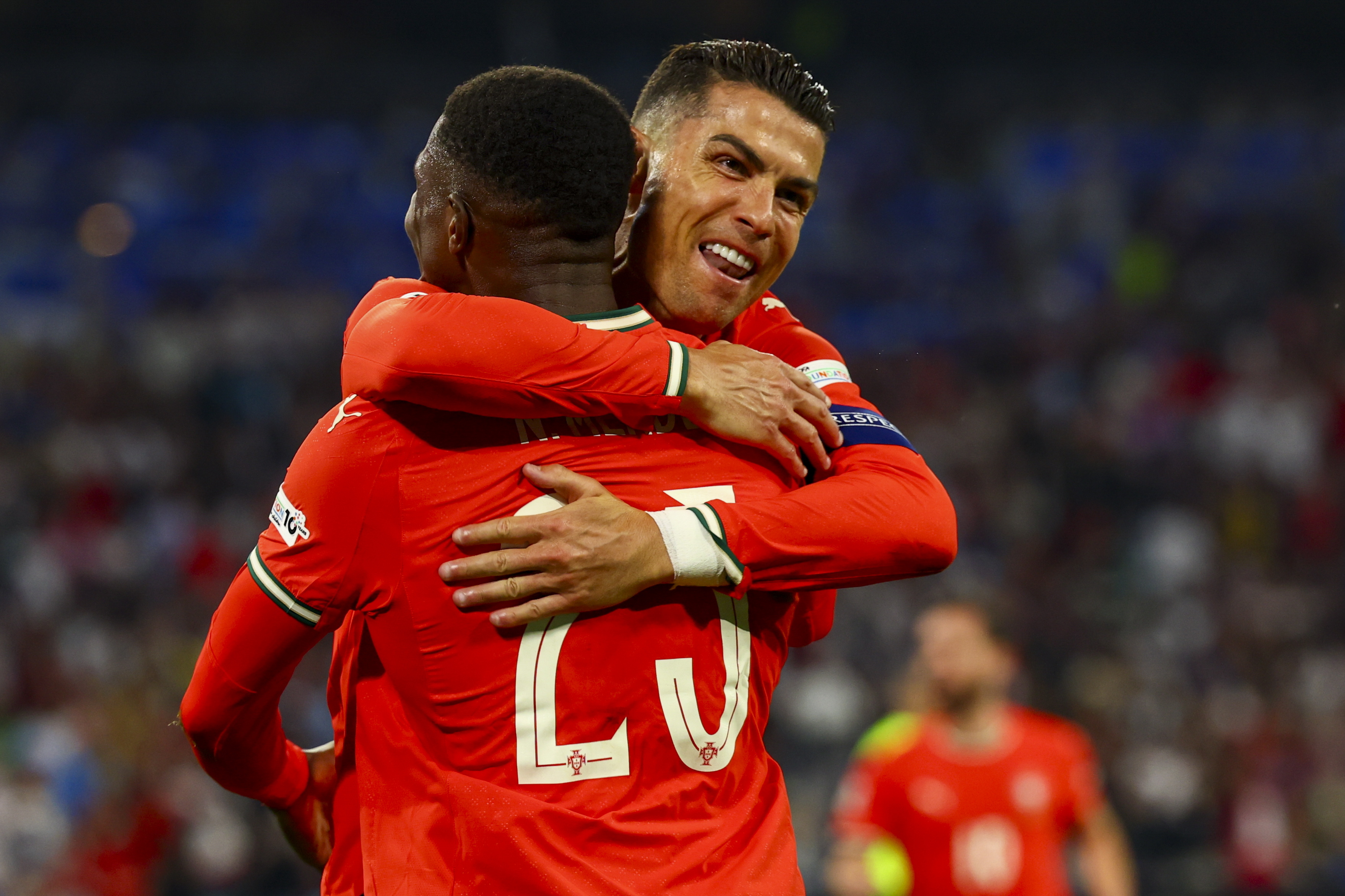 葡萄牙率先晋级欧洲杯半决赛