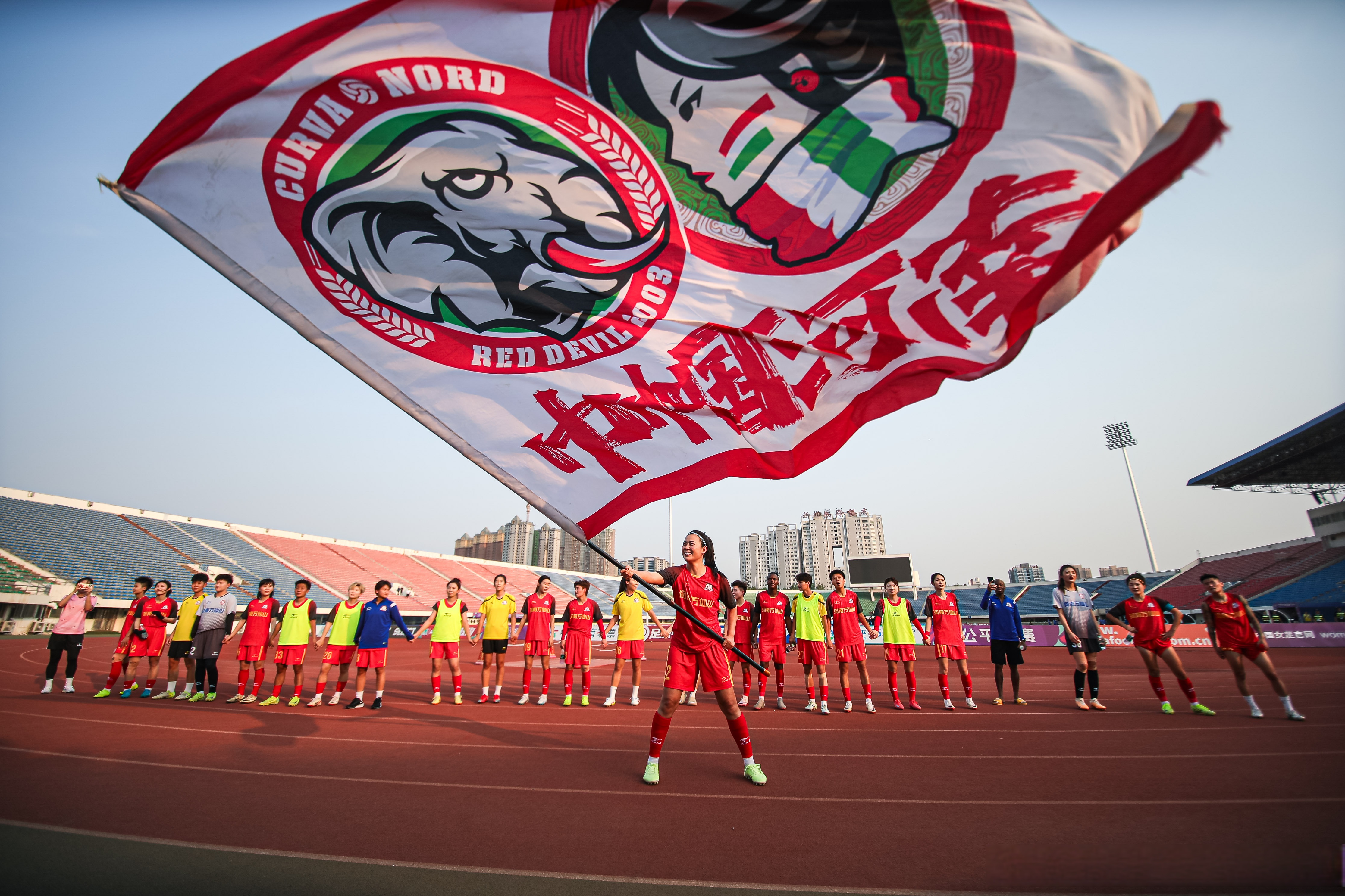 关于狼队客场取得关键胜利，保级前景晴朗的信息