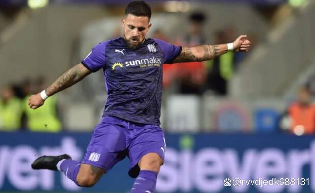 关于帕德博恩球员士气高涨备战下一个比赛的信息