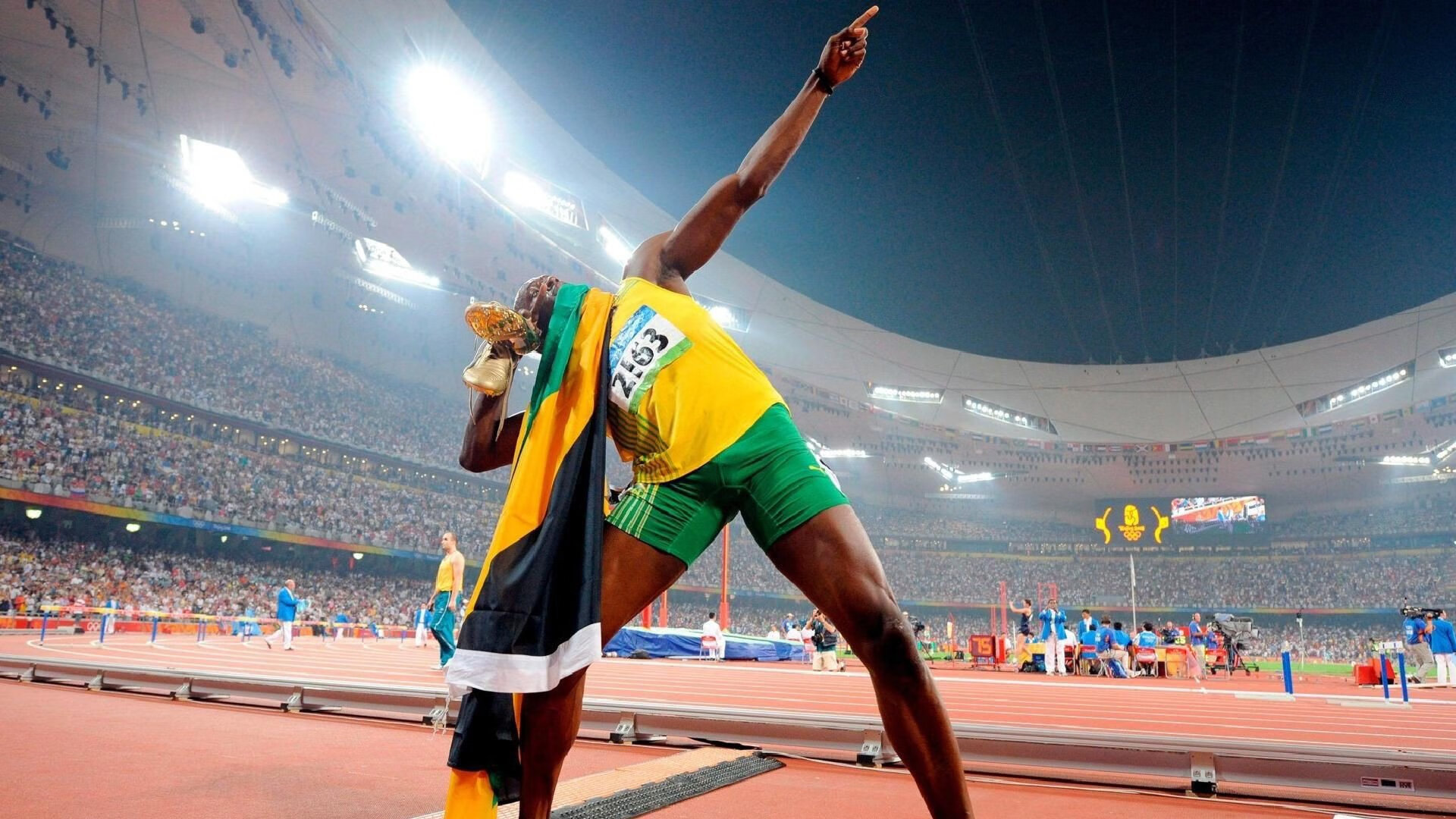 绿茵场上的争冠烽火，篮球馆内的火力风暴，德甲与篮网的跨领域对决启示