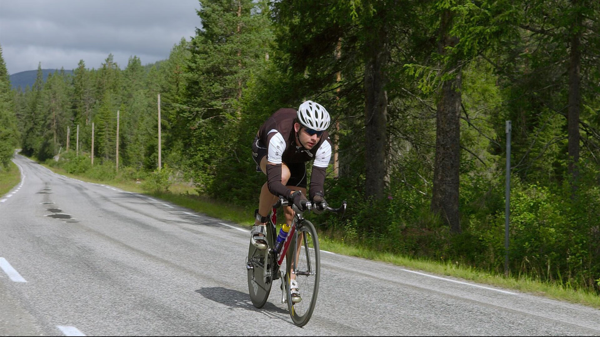 赛道上的指挥家，浓眉节奏如何完全掌控F1街道赛之夜